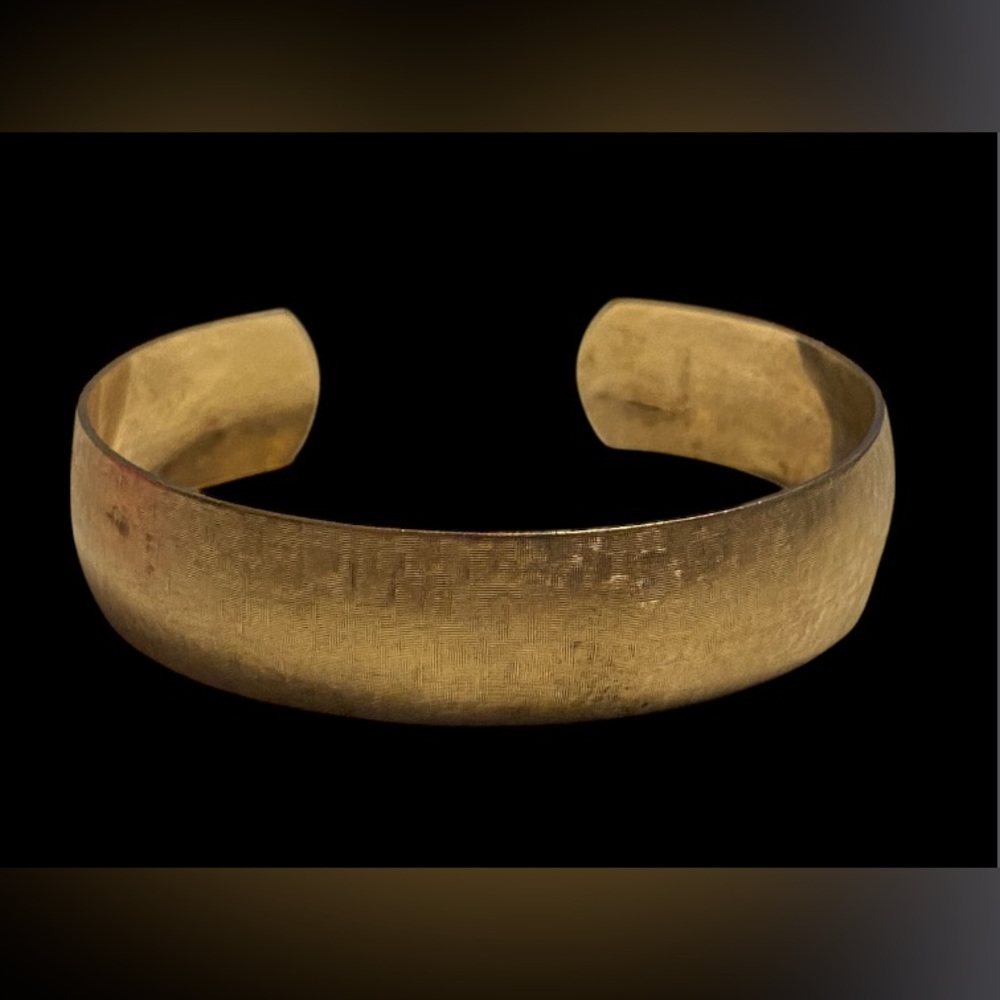 LAST CHANCE 🔥 Vintage Costume Cuff Bracelet #7687